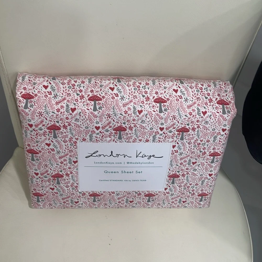 London Kaye White/Pink/Red/Gray Mushrooms & Hearts QUEEN Sheet Set